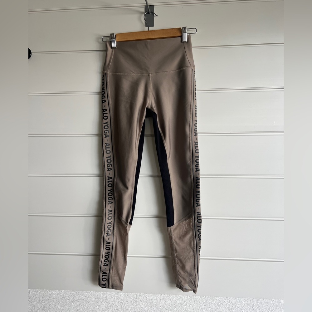 Alo Leggings Size Small Tan Like-New